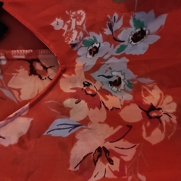 Lane Bryant Red Floral Sleeveless Blouse 18 - Picture 2 of 5